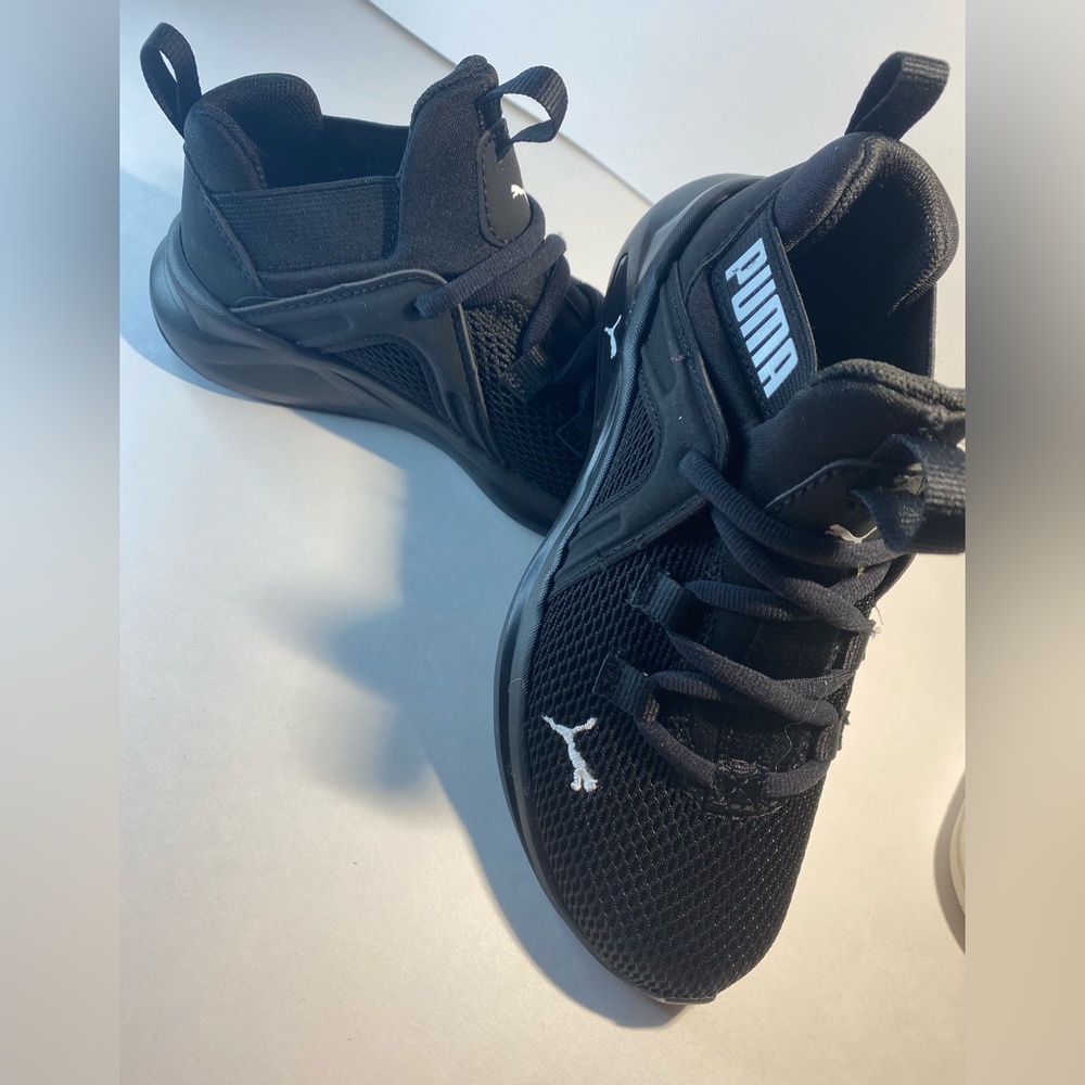 black shoes  all the details you can see in the photos🙂😁